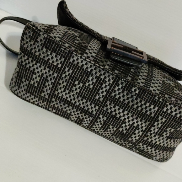 FENDI MONOGRAM WOVEN MAMMA SHOULDER BAGUETTE IN GREY - Picture 8 of 16